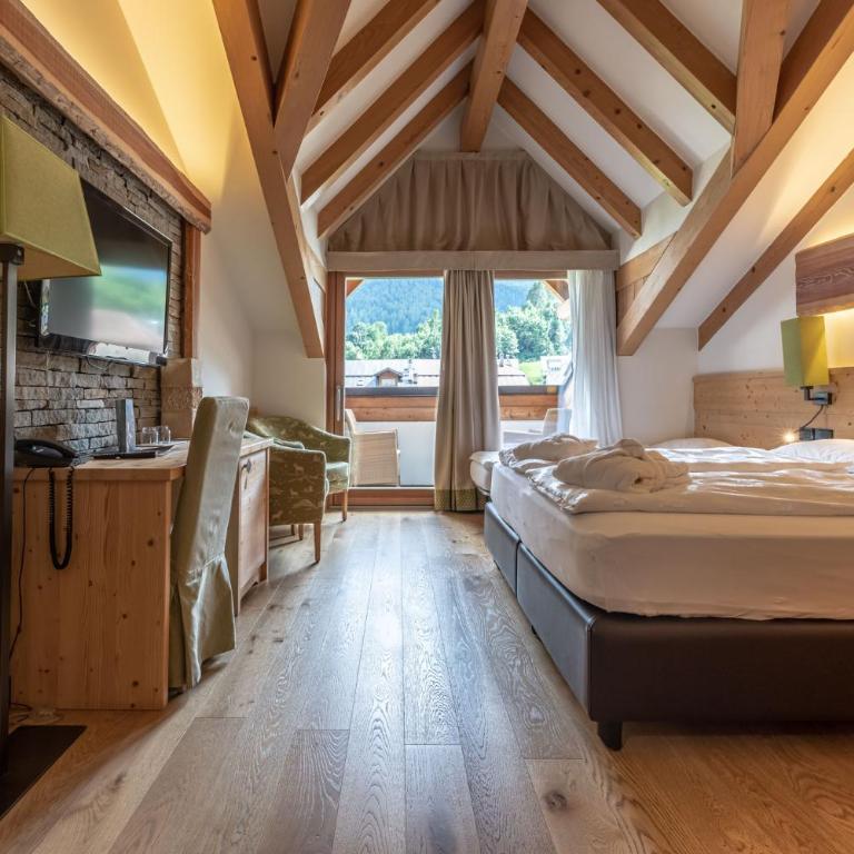 Alpholiday Dolomiti Wellness & Family Hotel - Suite Junior Deluxe - 1