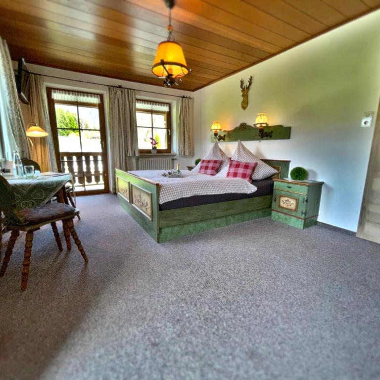 Pension Loiplstüberl - Doppelzimmer mit Bergblick - 11