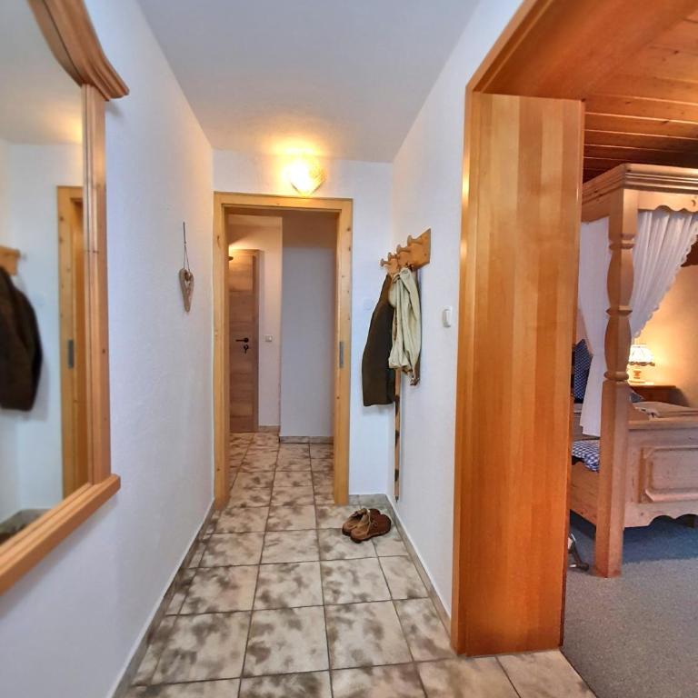 Pension Loiplstüberl - Doppelzimmer mit Bergblick - 22