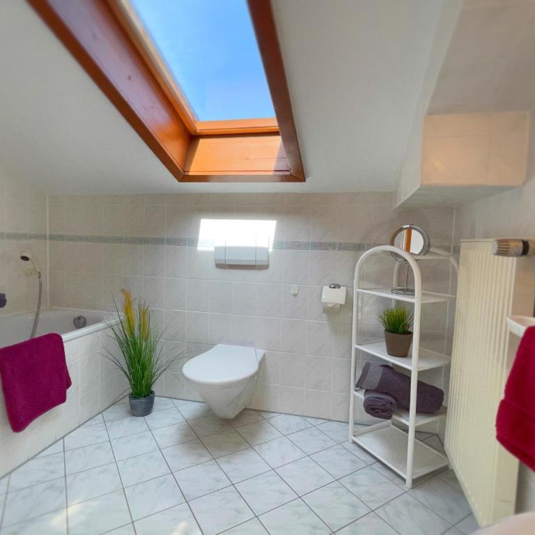Pension Loiplstüberl - Familienzimmer mit Badewanne - 5