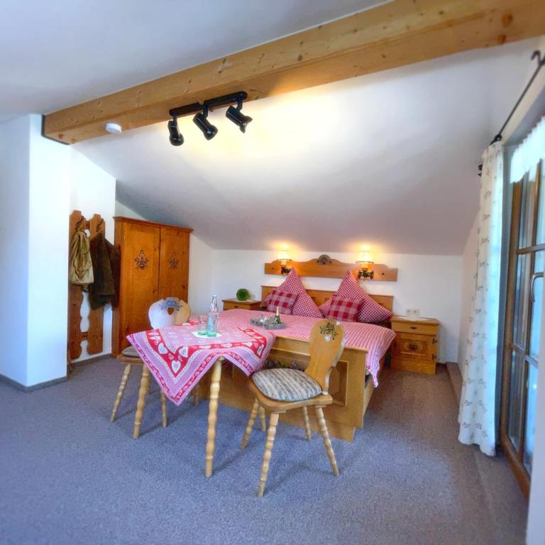 Pension Loiplstüberl - Familienzimmer mit Badewanne - 2