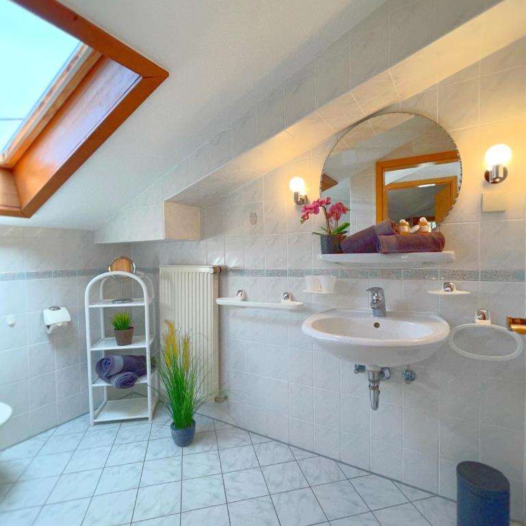 Pension Loiplstüberl - Familienzimmer mit Badewanne - 6