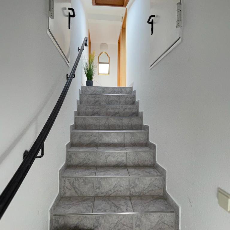 Pension Loiplstüberl - Familienzimmer mit Badewanne - 7