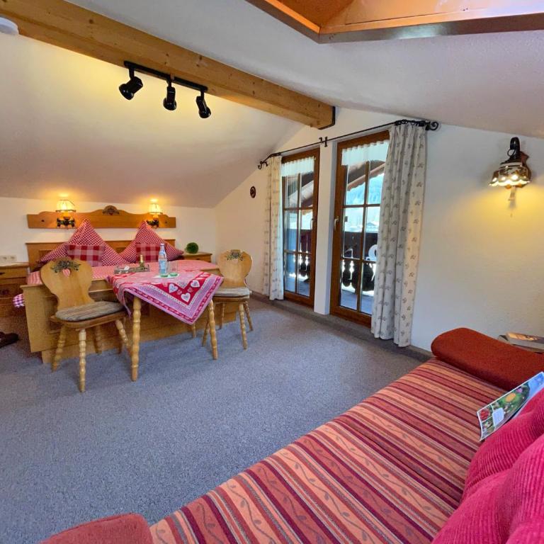 Pension Loiplstüberl - Familienzimmer mit Badewanne - 4
