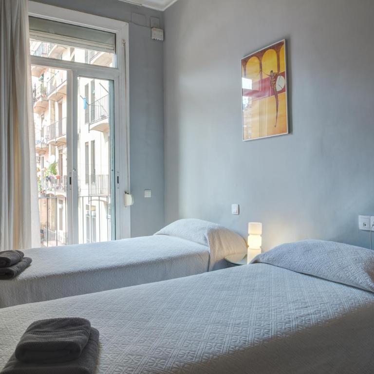 Luxury Central Apartment - Three-Bedroom Apartment - 2