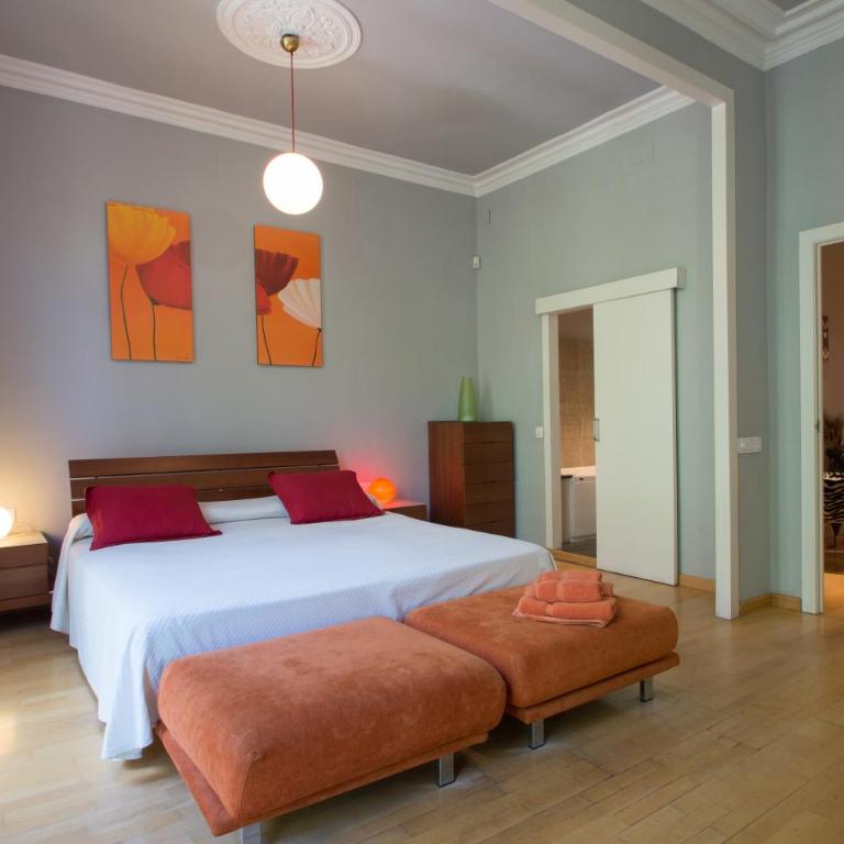 Luxury Central Apartment - Three-Bedroom Apartment - 4