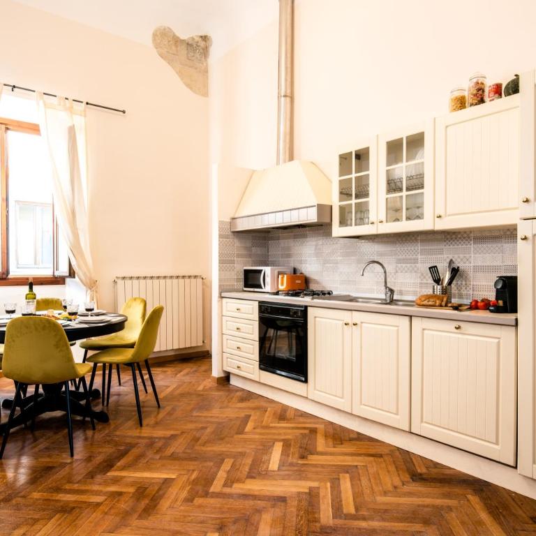 Elegant and historic 3-Bedroom in city center -By LikeHomeFlorence - Appartamento con 3 Camere da Letto - 15