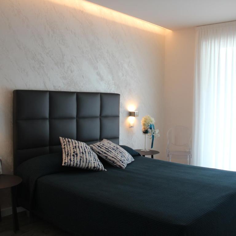 Hotel Castiglione - Deluxe Triple Room with Side Sea View - 6