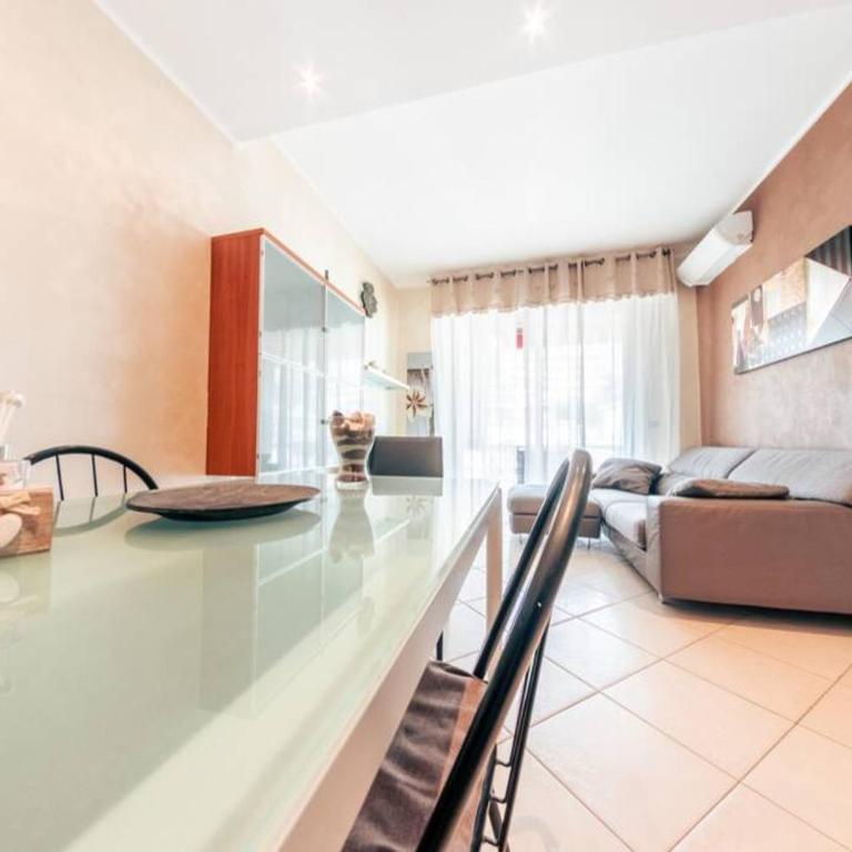 Casa Luca Flexyrent - Parking - A C - WiFi - Appartamento con 2 Camere da Letto - 4