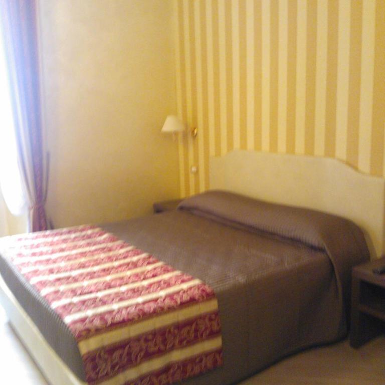 Excellence Suite - Camera Matrimoniale - 9