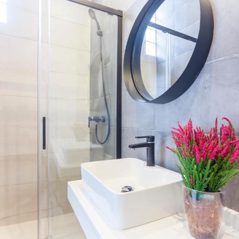 Patio en Madrid - Two-Bedroom Apartment VII - 8