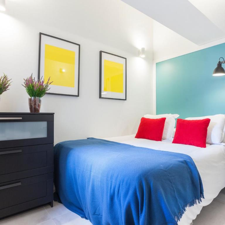 Patio en Madrid - Three-Bedroom Apartment VI - 7