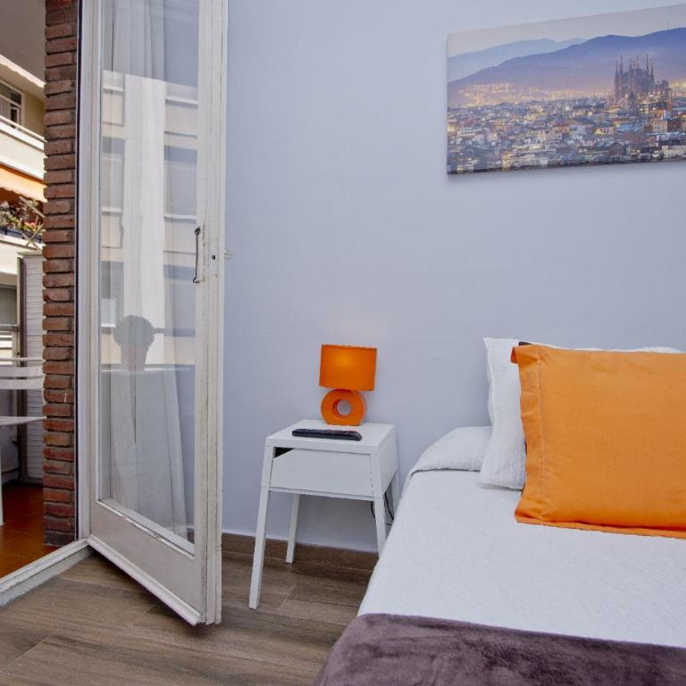 Barcelona City Seven Hostal - Double Room with Shared Bathroom - 11