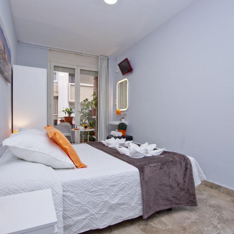 Barcelona City Seven Hostal - Double Room with Shared Bathroom - 8