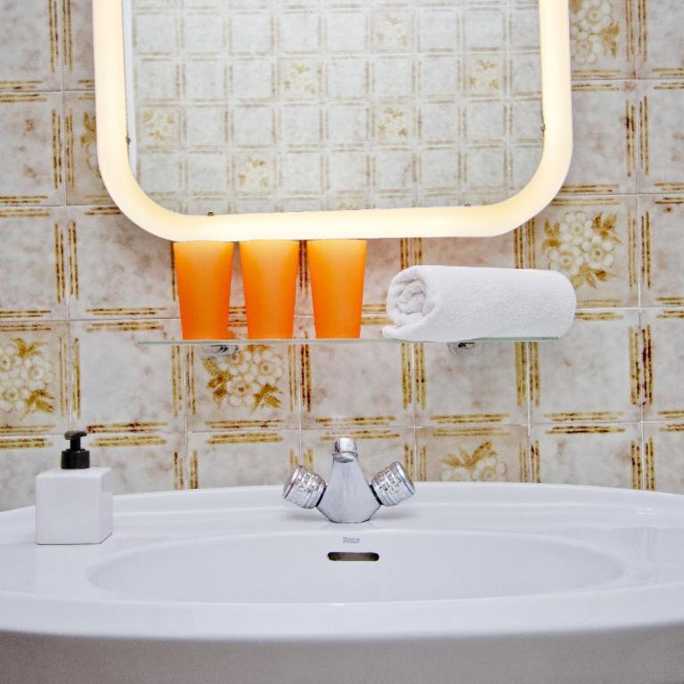 Barcelona City Seven Hostal - Double or Twin Room - 9
