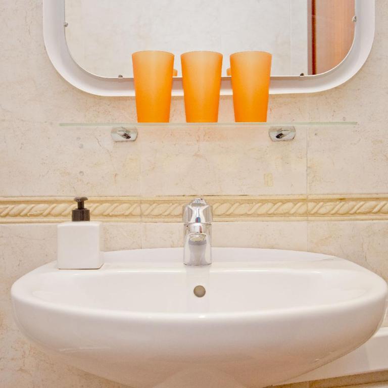Barcelona City Seven Hostal - Double or Twin Room - 14