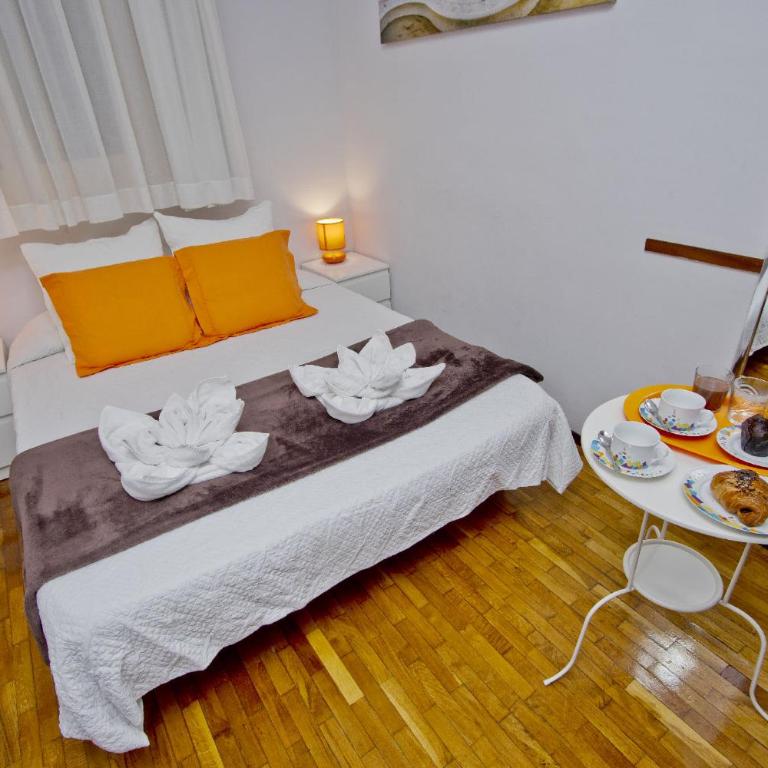 Barcelona City Seven Hostal - Double Room with Private External Bathroom - 2