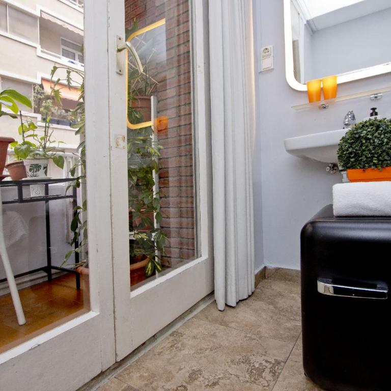 Barcelona City Seven Hostal - Double Room with Shared Bathroom - 13