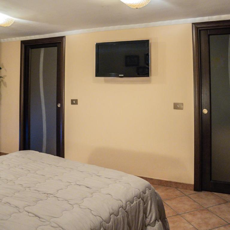 Domus Ugo - One-Bedroom Apartment - 30