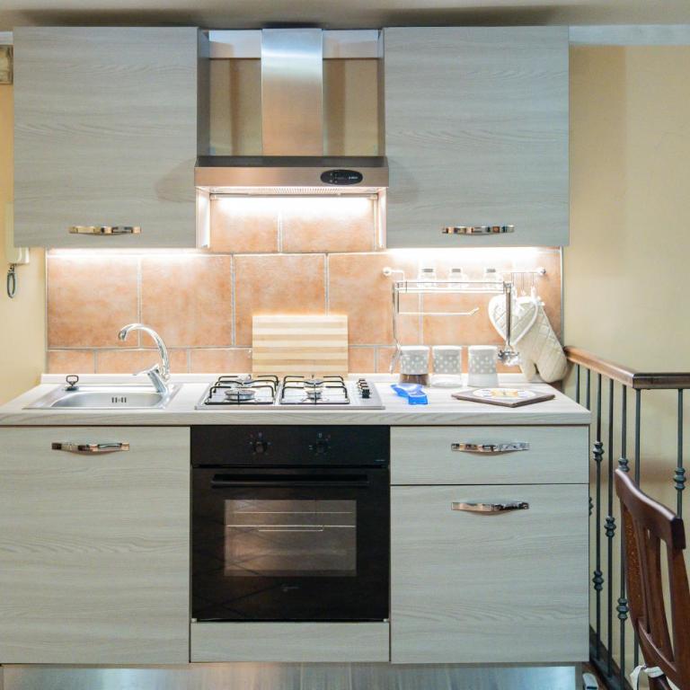 Domus Ugo - One-Bedroom Apartment - 19