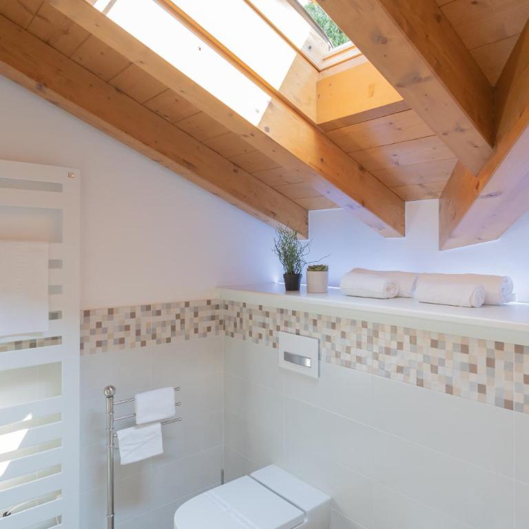 Dream Lake Apartments Lake View - private beach by Rent All Como - Two-Bedroom Apartment - 48