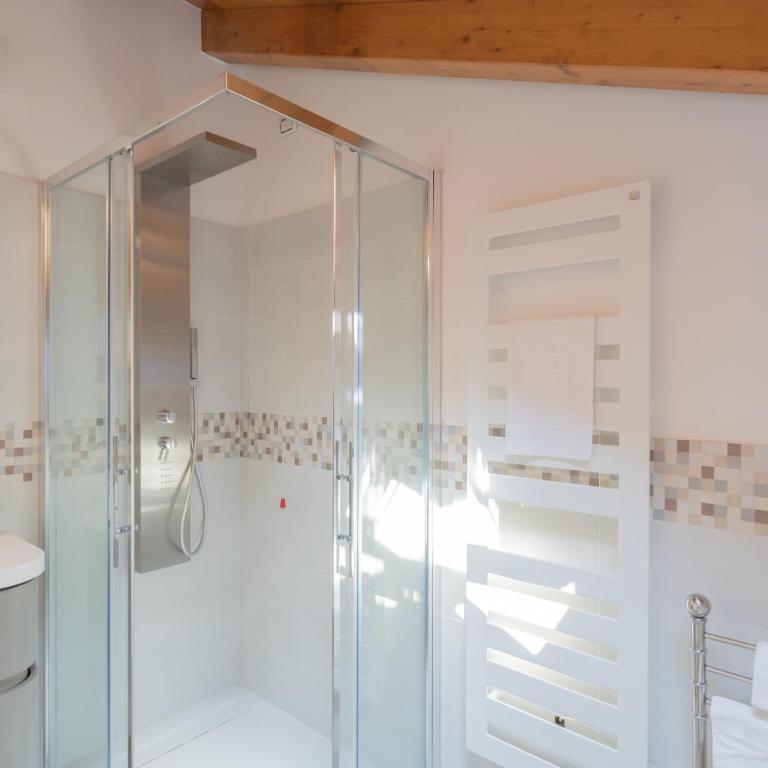 Dream Lake Apartments Lake View - private beach by Rent All Como - Two-Bedroom Apartment - 46