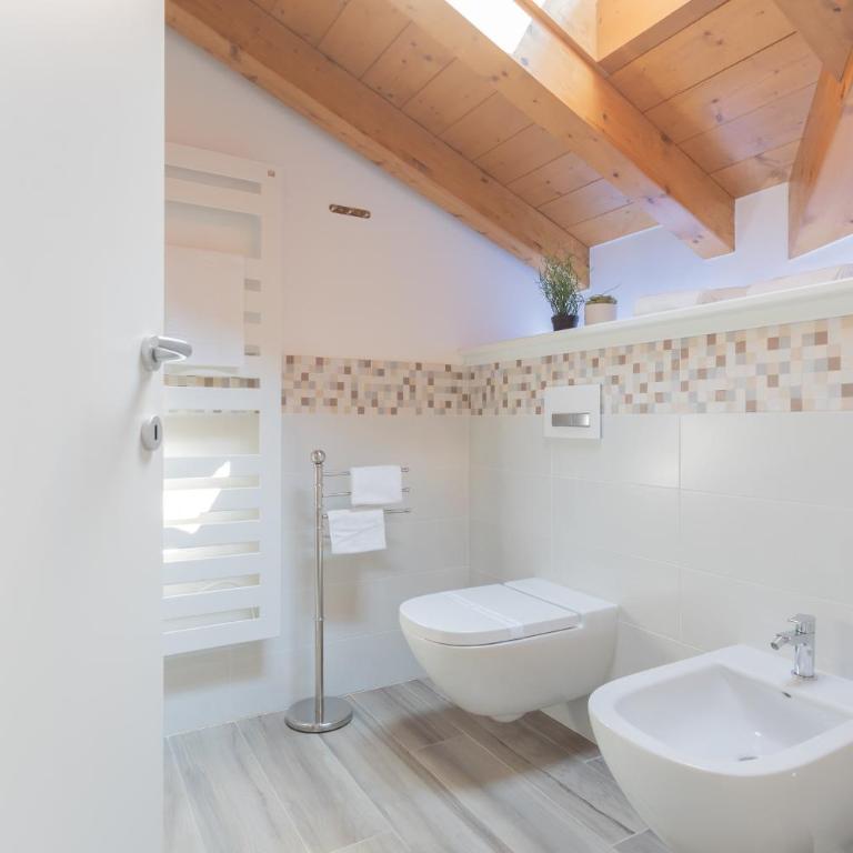 Dream Lake Apartments Lake View - private beach by Rent All Como - Two-Bedroom Apartment - 41