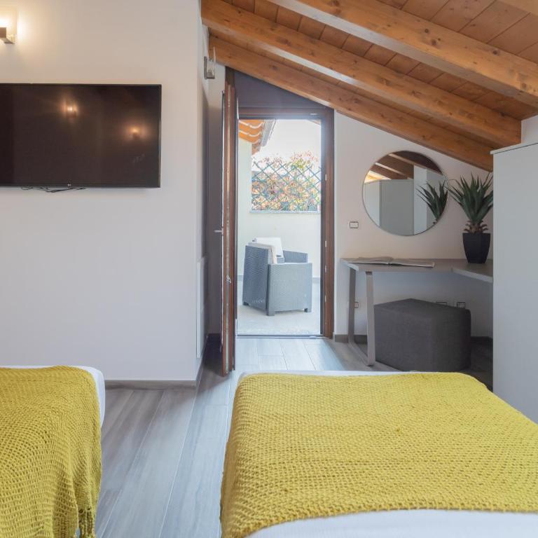 Dream Lake Apartments Lake View - private beach by Rent All Como - Two-Bedroom Apartment - 49