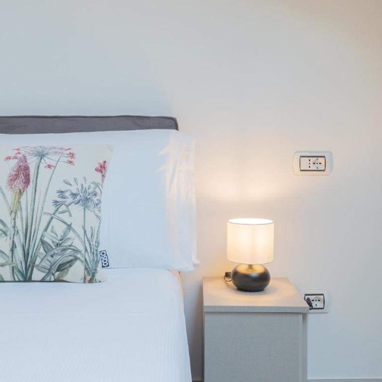 Dream Lake Apartments Lake View - private beach by Rent All Como - Two-Bedroom Apartment - 36
