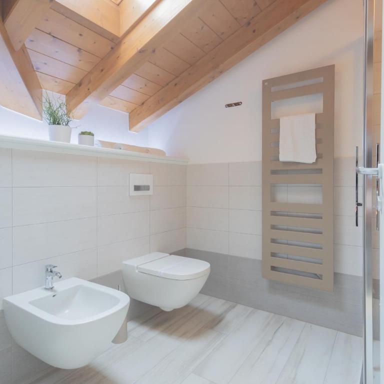 Dream Lake Apartments Lake View - private beach by Rent All Como - Two-Bedroom Apartment - 33