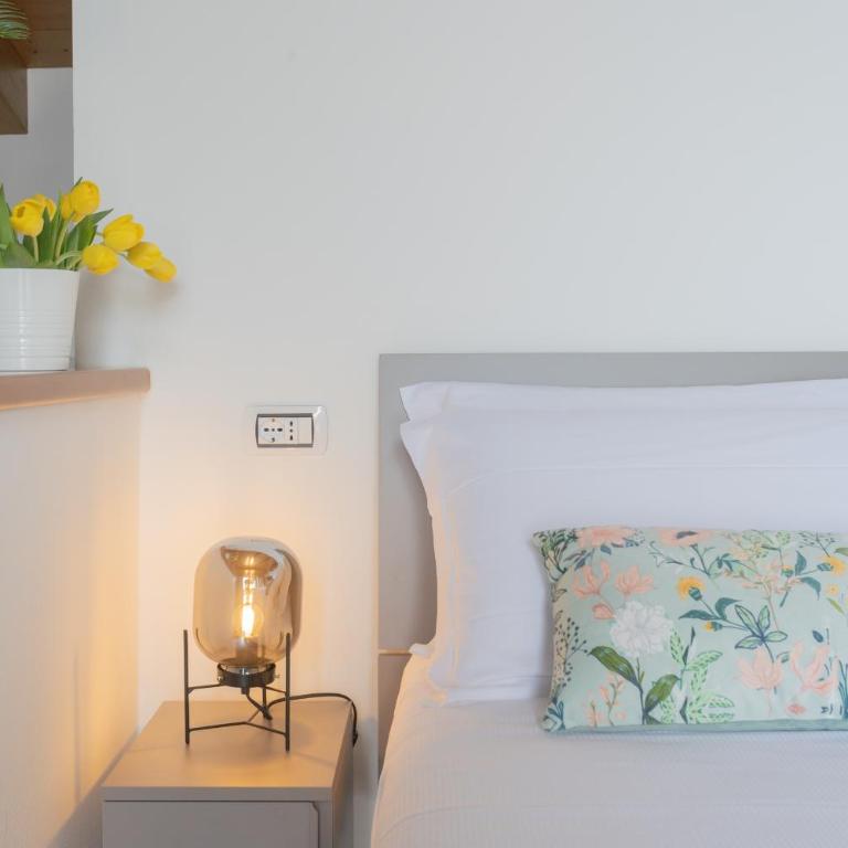 Dream Lake Apartments Lake View - private beach by Rent All Como - Two-Bedroom Apartment - 29