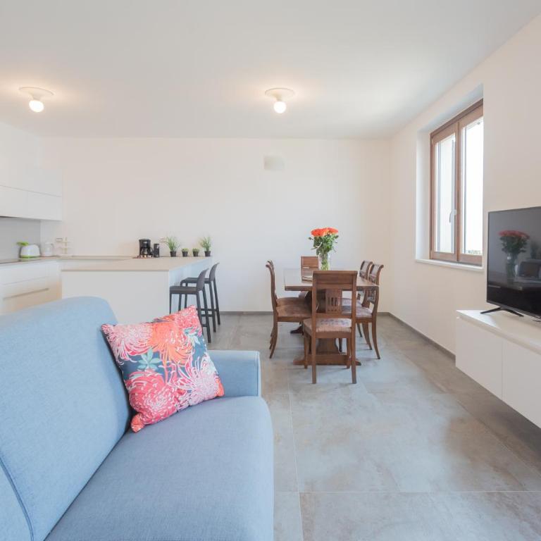 Dream Lake Apartments Lake View - private beach by Rent All Como - Two-Bedroom Apartment - 14