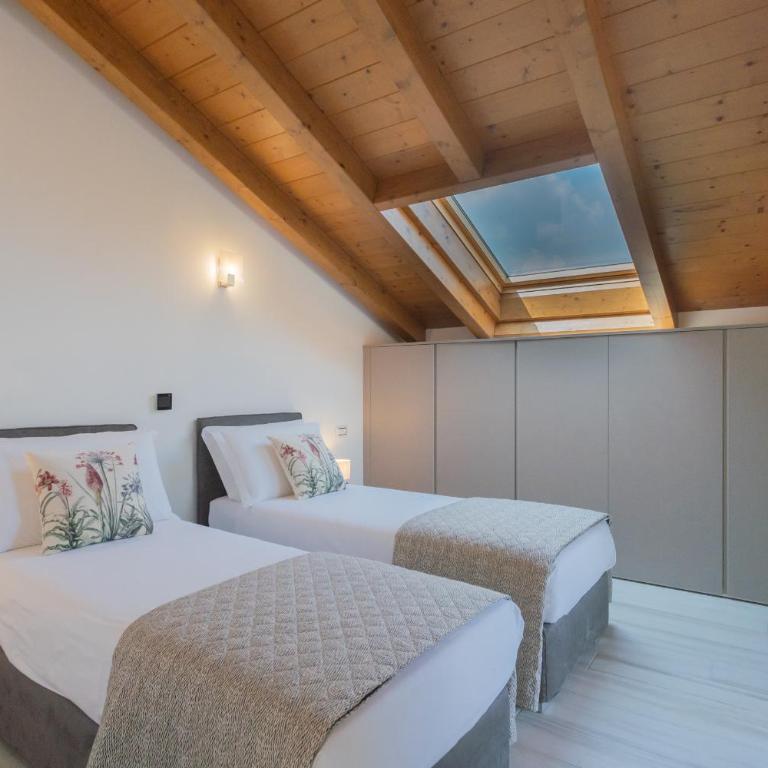 Dream Lake Apartments Lake View - private beach by Rent All Como - Two-Bedroom Apartment - 20