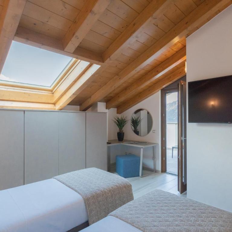 Dream Lake Apartments Lake View - private beach by Rent All Como - Two-Bedroom Apartment - 26