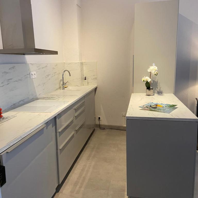 AU COEUR DES LICES *** CENTRE HISTORIQUE AVIGNON - Apartamento de 3 dormitorios - 37