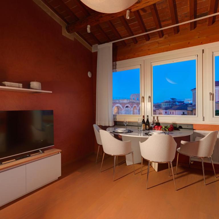 1881 LUXURY SUITES - Duplex Apartment with Arena view - 8