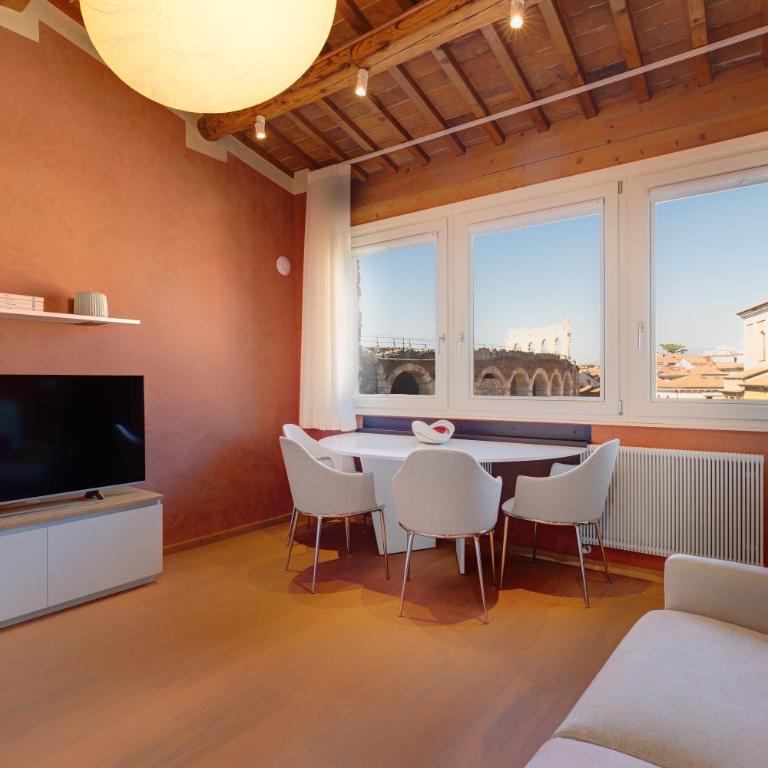 1881 LUXURY SUITES - Duplex Apartment with Arena view - 9