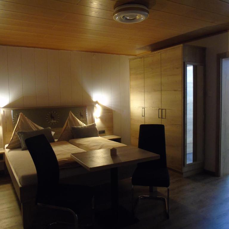 Pension Sonnleitner - Doppelzimmer mit Bergblick - 2