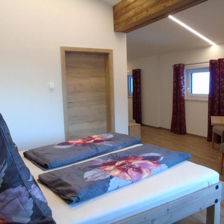 Pension Sonnleitner - Doppelzimmer mit Bergblick - 3