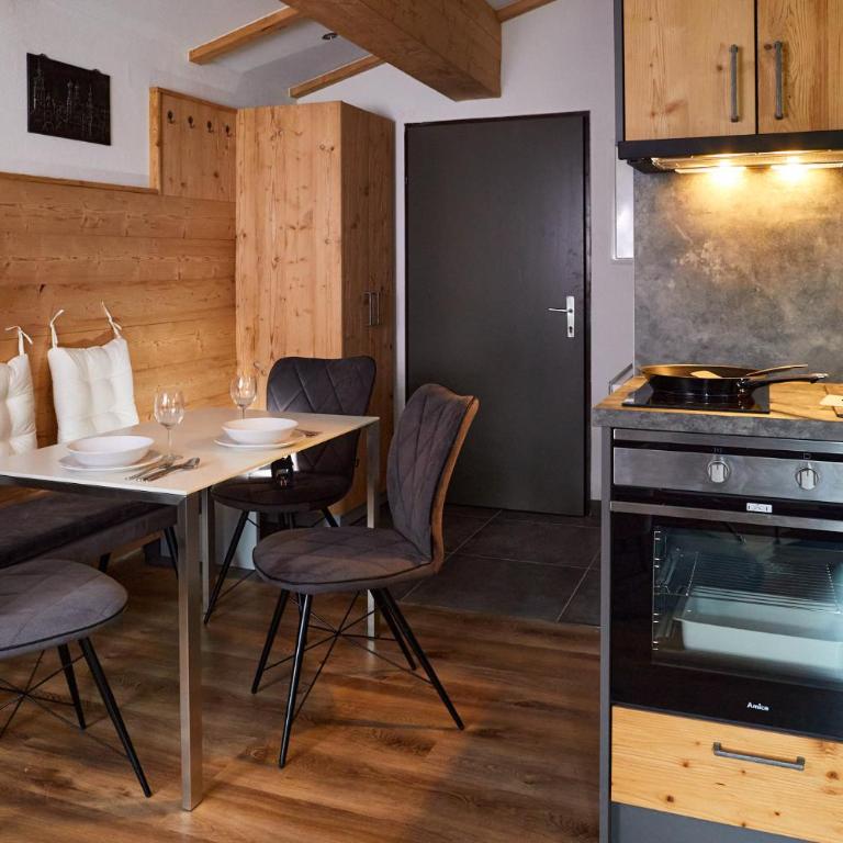 Mäxle Apartments - One-Bedroom Apartment - 7