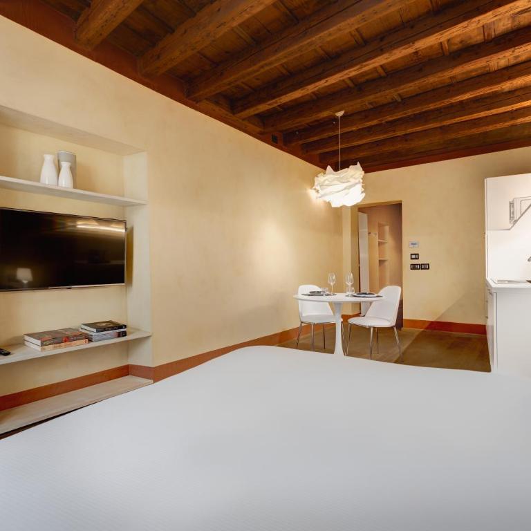 1881 LUXURY SUITES - Studio Apartment - 5
