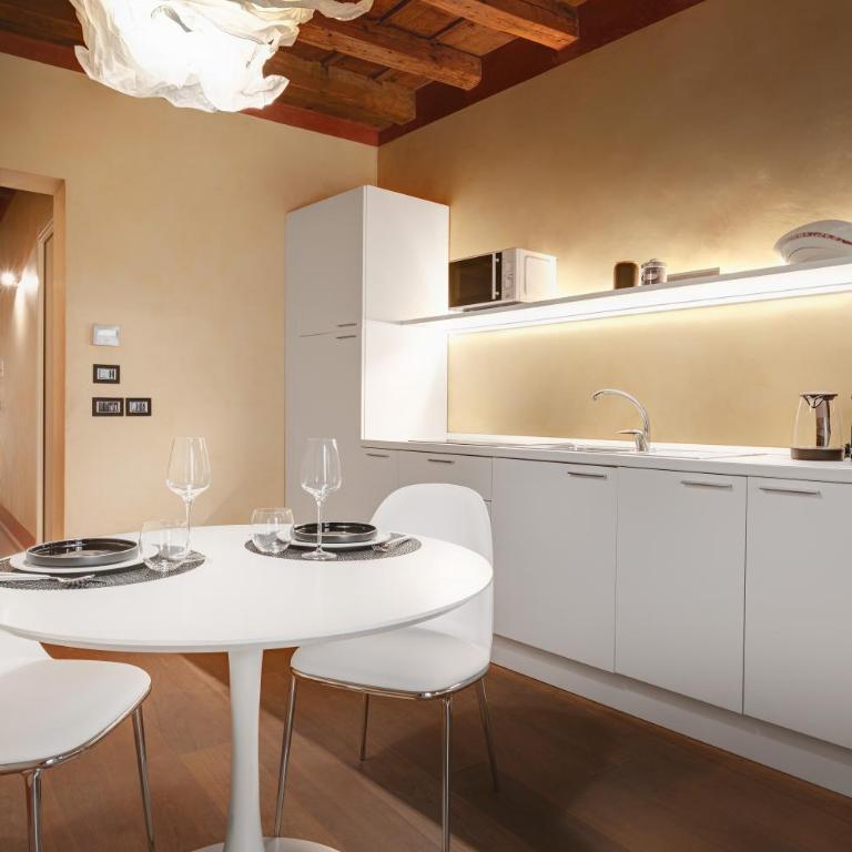 1881 LUXURY SUITES - Studio Apartment - 4