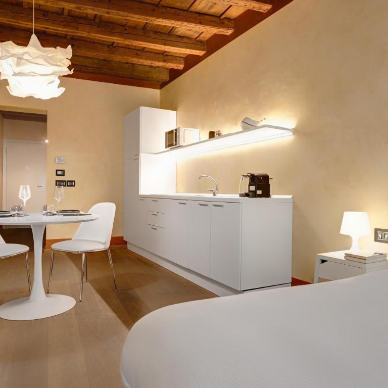 1881 LUXURY SUITES - Studio Apartment - 6