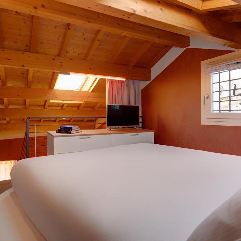 1881 LUXURY SUITES - Duplex Apartment - 9