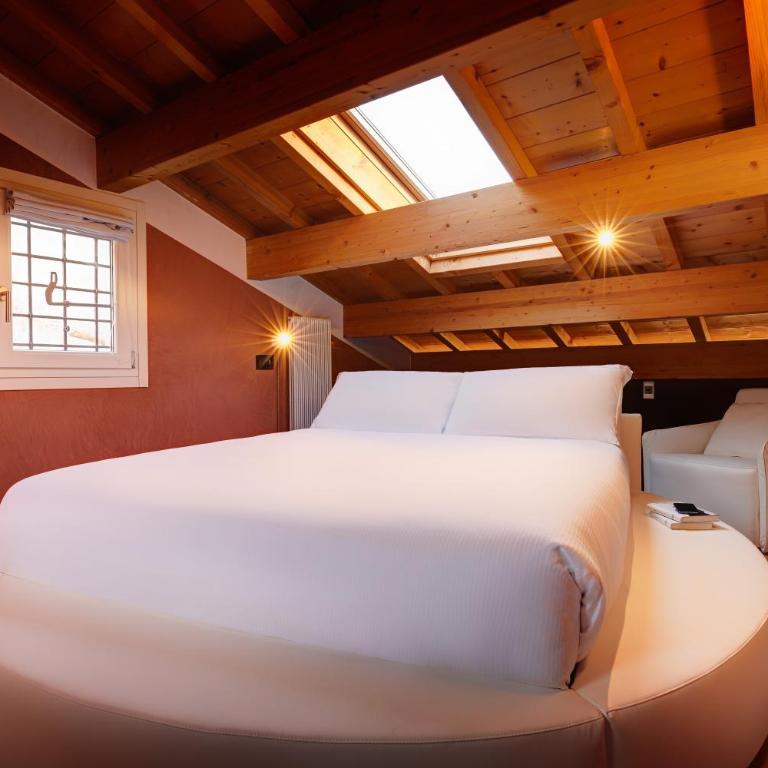 1881 LUXURY SUITES - Duplex Apartment - 2