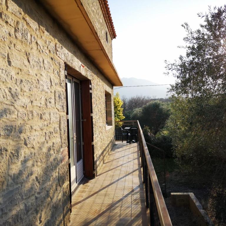 Les Pierres De La Massane - Vue sur les Albères - Appartement 2 Chambres avec Grand Balcon « Le Canigou » - Vue sur Montagne - 17