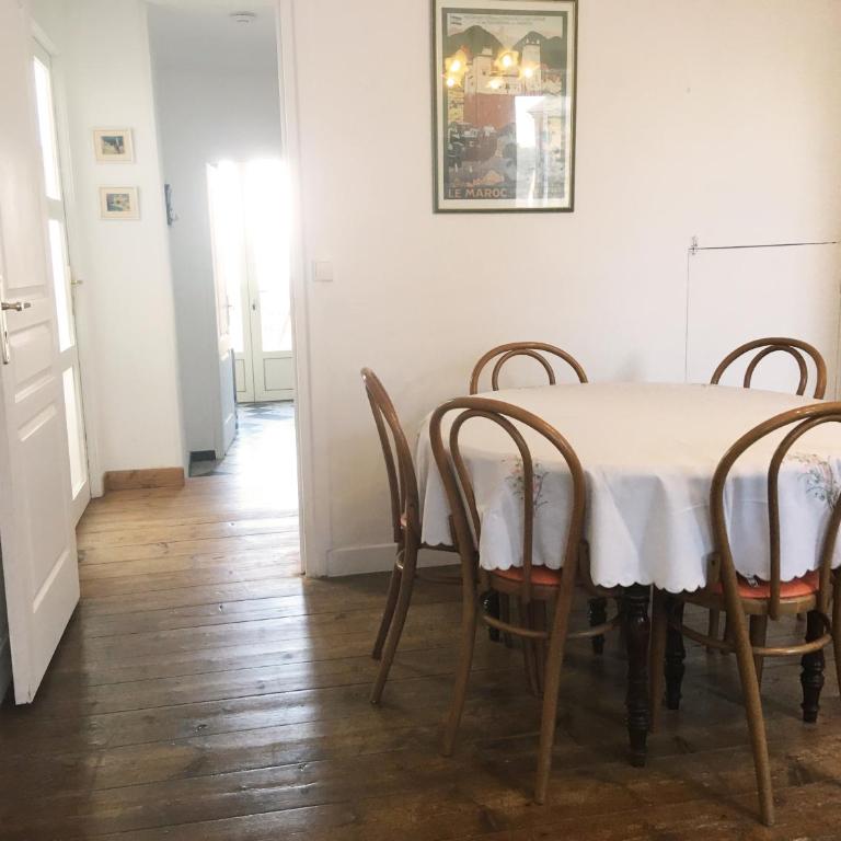 GÎte indépendant dans une villa -Vue et accès direct mer - avec 3 chambres et 3 grandes terrasses - Apartment mit 3 Schlafzimmern - 8