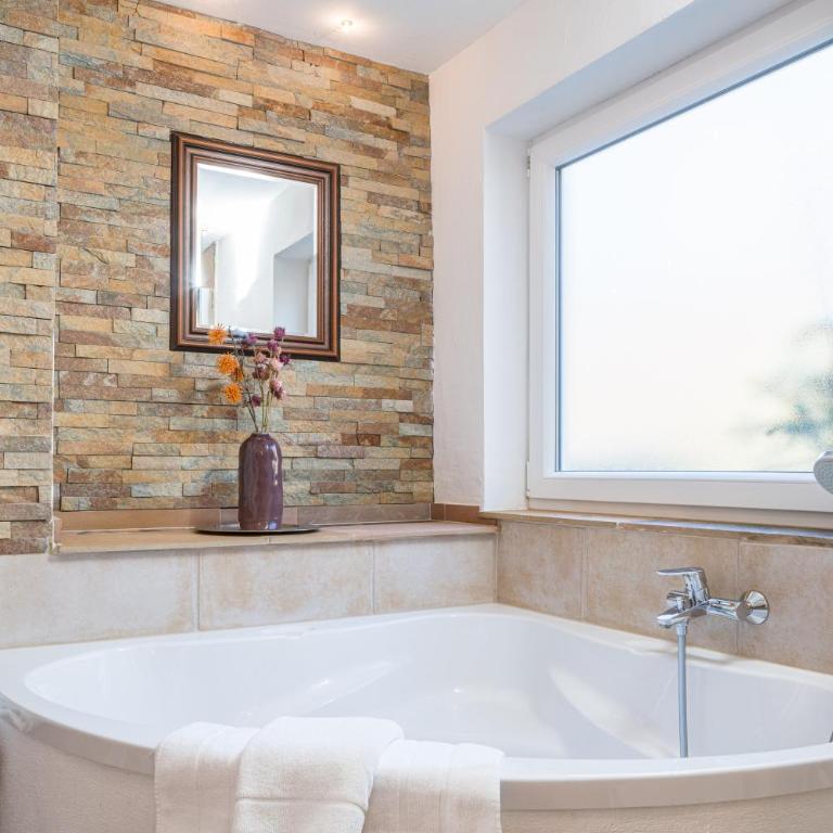 Zur Schönen Aussicht Hotel garni - Deluxe Doppelzimmer mit Balkon - 5