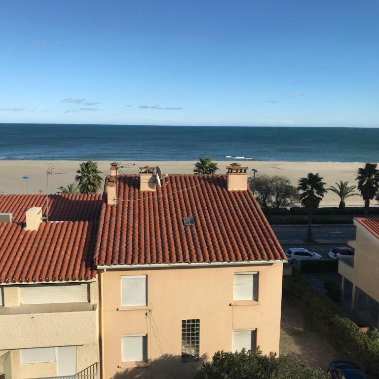 Le Regina Hôtel et restaurant Canet-plage - Chambre Triple - Vue sur Mer - 1