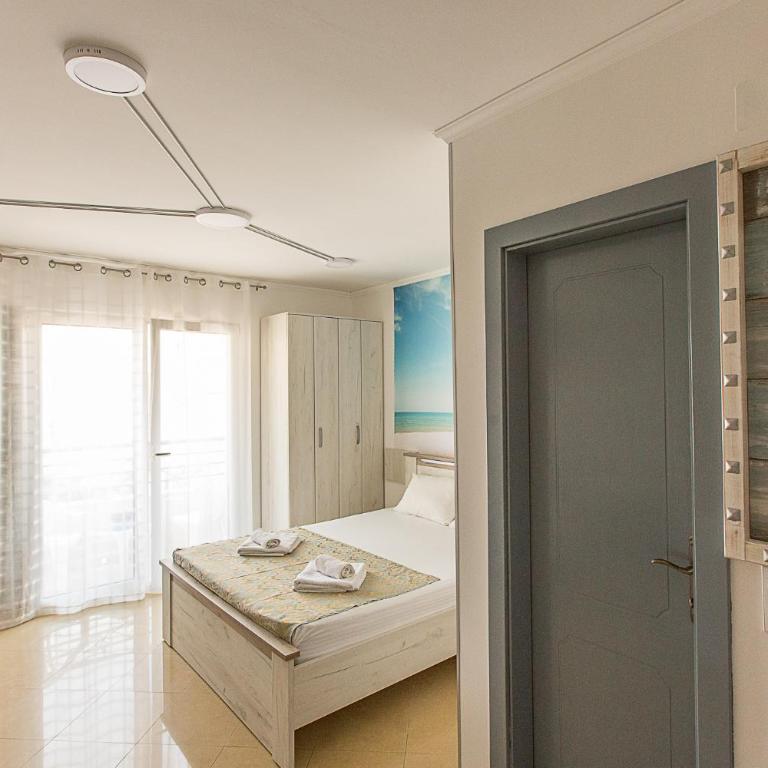 Apartments Alesia Bečići - Studio with Sea View - 9